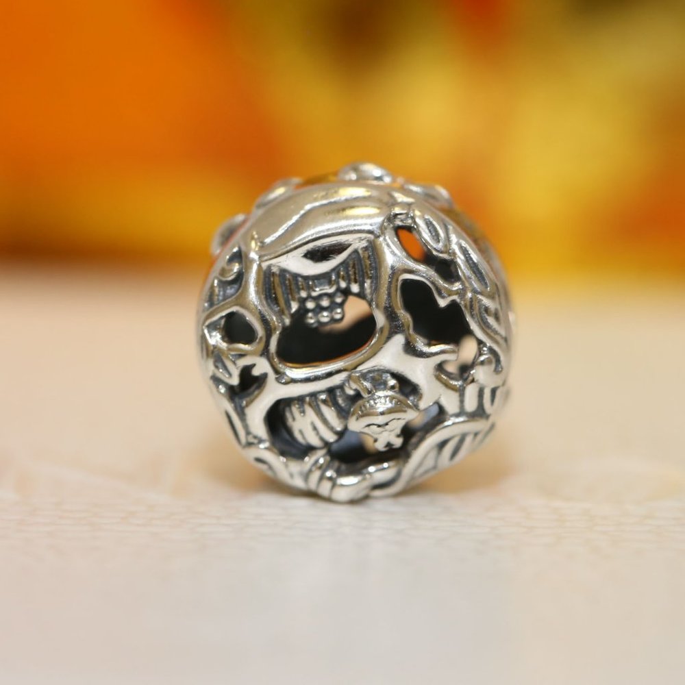 PANDORA CHESHIRE CAT & ABSOLEM CATERPILLAR CHARM 799361C00
